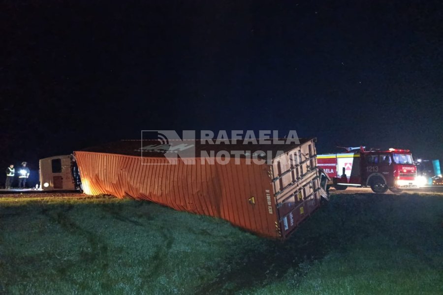 El vuelco se produjo en la madrugada de este martes.