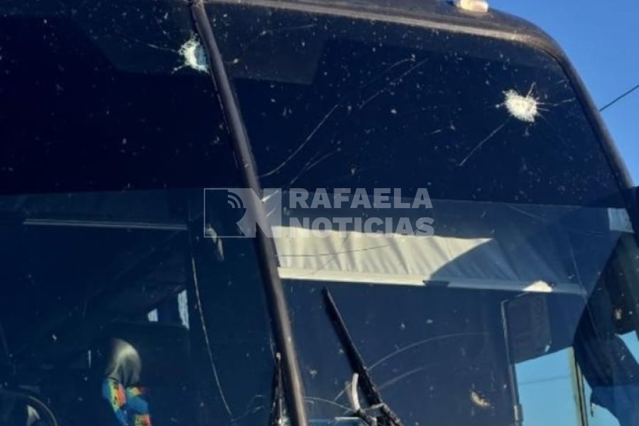 As&iacute; qued&oacute; el colectivo apedreado.