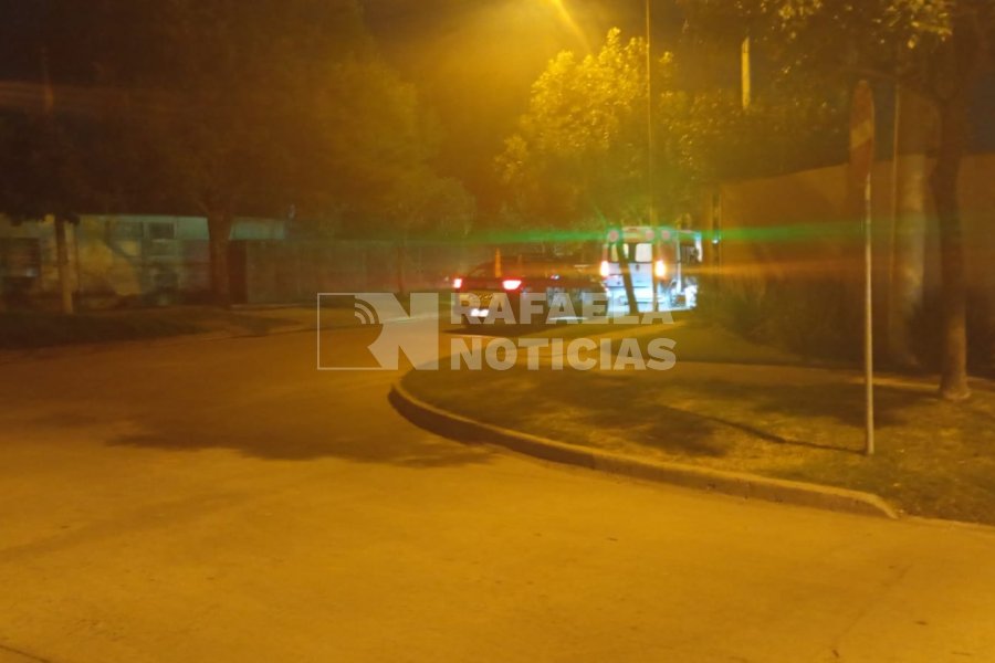 La unidad sanitaria y la polic&iacute;a en el lugar.