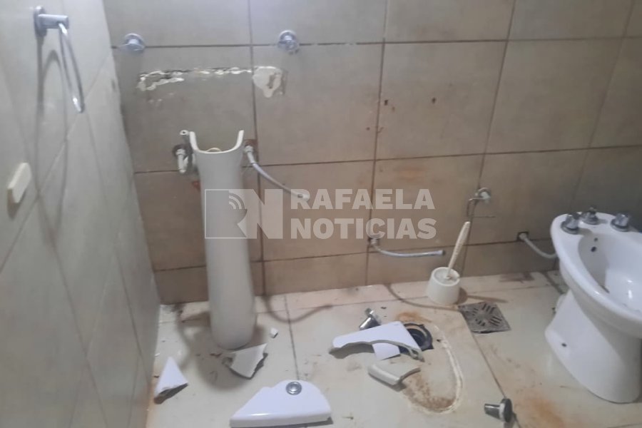 Se llevaron el lavamanos y el inodoro del ba&ntilde;o.