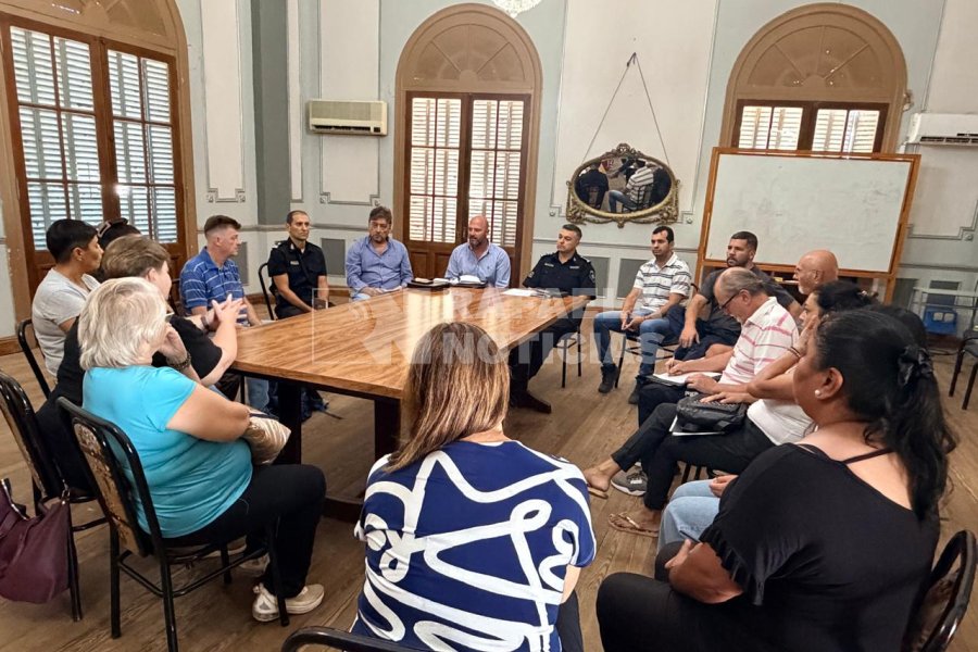 El encuentro hab&iacute;a sido solicitado por la vecinal del barrio.