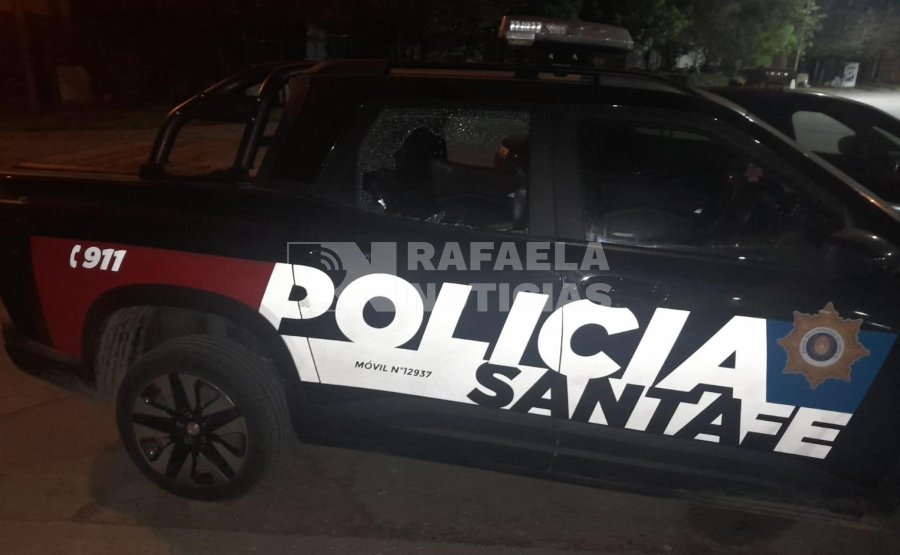 Da&ntilde;os en uno de los m&oacute;viles de la Comisar&iacute;a.
