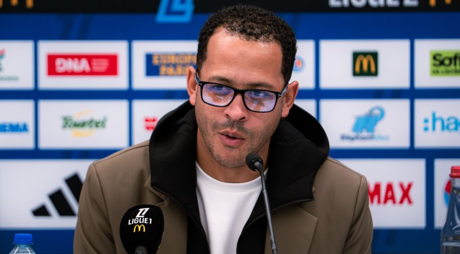 Liam Rosenior, t&eacute;cnico del Chelsea.