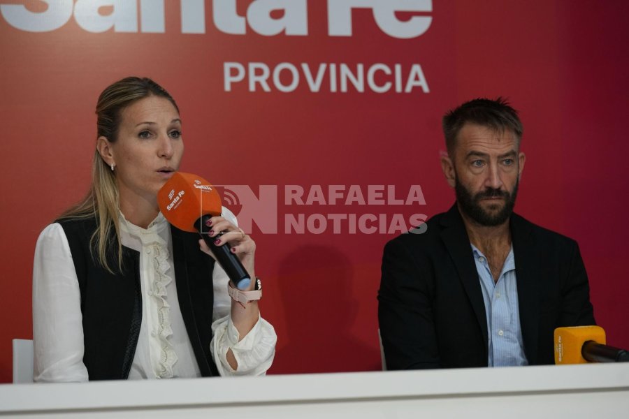 Virginia Coudannes y Rolando Galfrascoli, durante la conferencia de prensa.